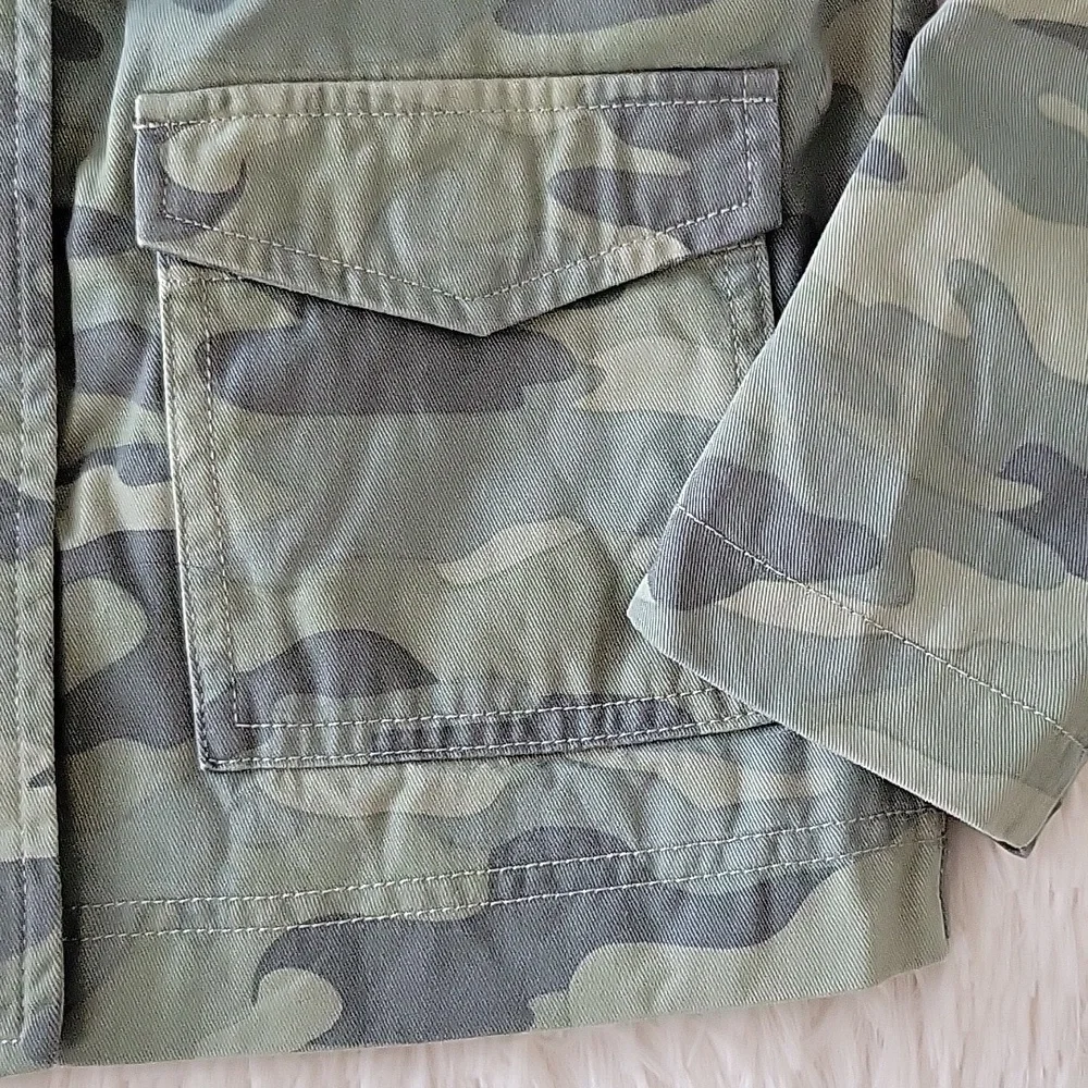 Children's Place Camo Rainbow Sequin Lightweight Jacket Girls Size 7/8
